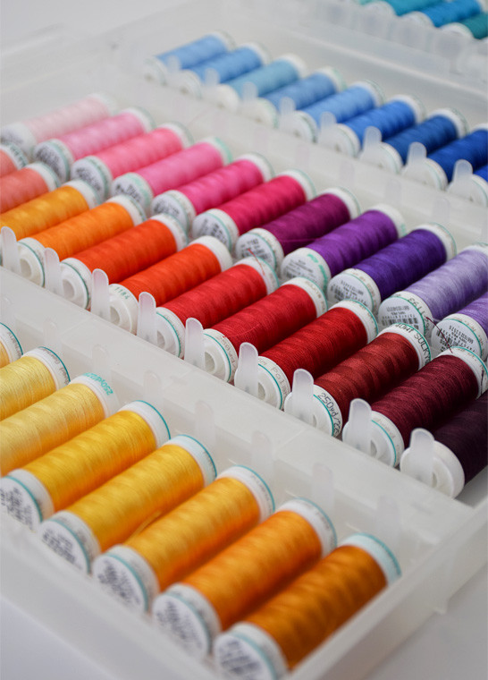 Assortiment 104 bobines fil à broder POLY DECO SULKY