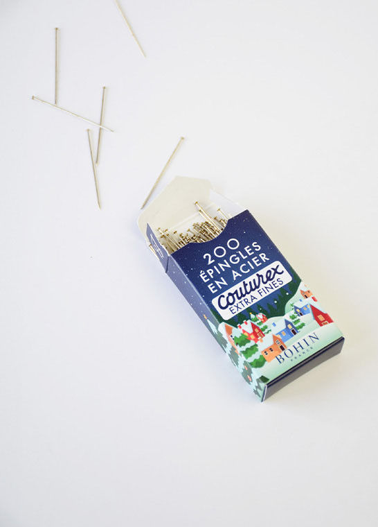 Epingles Couturex extra-fines Noël bleu marine